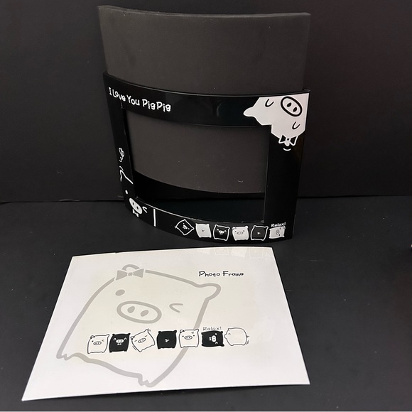 Black curved photo frame with pigs design - Picture 5 of 5